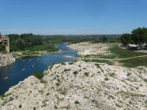 Blick auf den Gard vom Pont du Gard aus gesehen.